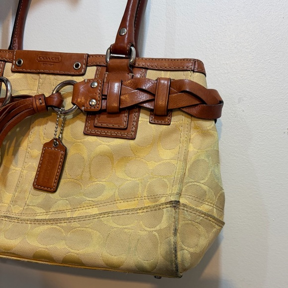 Coach Hampton Signature Yellow Braided
Tote vintage - Picture 13 of 15